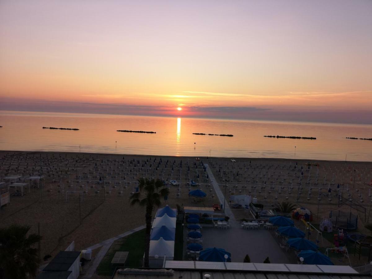 Hotel Palmarosa Roseto Degli Abruzzi Exterior photo